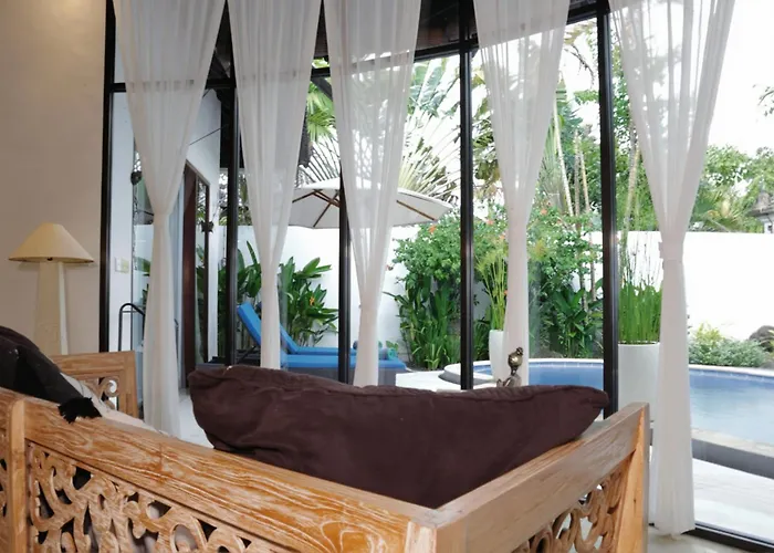 Beatrix With Private Pool & Garden فيلة *