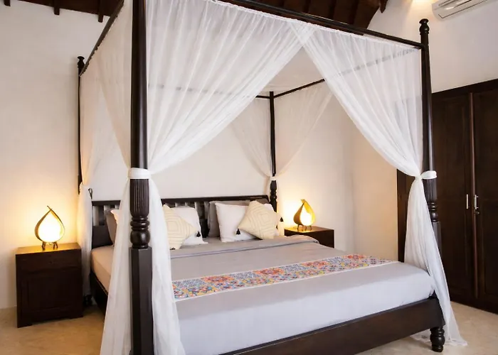 Beatrix With Private Pool & Garden Villa *