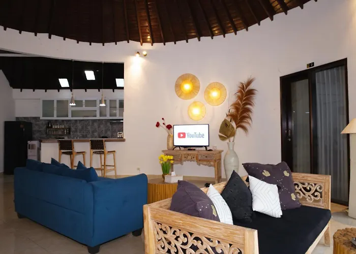 Beatrix With Private Pool & Garden Villa *